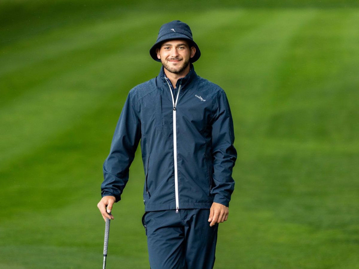 Phối đồ chơi golf nam theo set thể thao đồng bộ