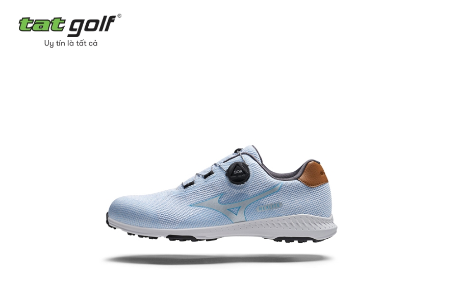 Khả năng chống thấm nước của giày golf giúp thoải mái khi lên sân