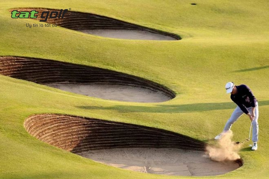 Khái niệm bunker trong golf và vai trò của bẫy cát trên sân