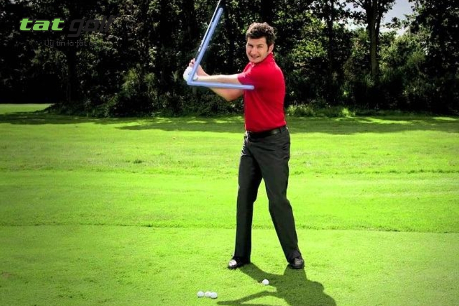 Kỹ thuật pitching golf cơ bản giúp kiểm soát khoảng cách và độ cao bóng