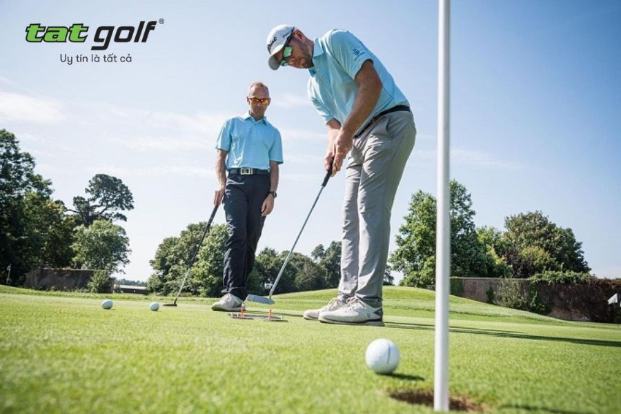 Lỗi di chuyển đầu và cơ thể quá nhiều trong quá trình gạt bóng putting
