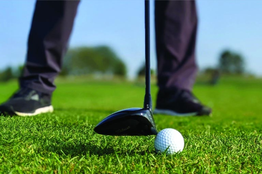 Kỹ năng kiểm soát bóng golf khi thi đấu trong điều kiện gió mạnh