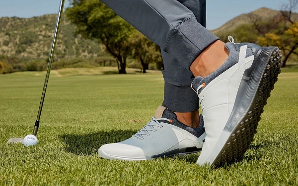Kinh nghiệm chọn giày golf chuẩn nhất cho Golfer 